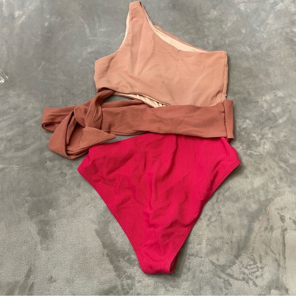 New! Beach Riot Claire One-Piece Swimsuit 24786 - Picture 5 of 9